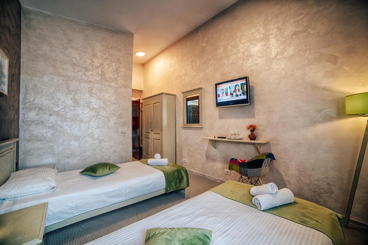 Casa Vatra Radauti Hostel Buitenkant foto