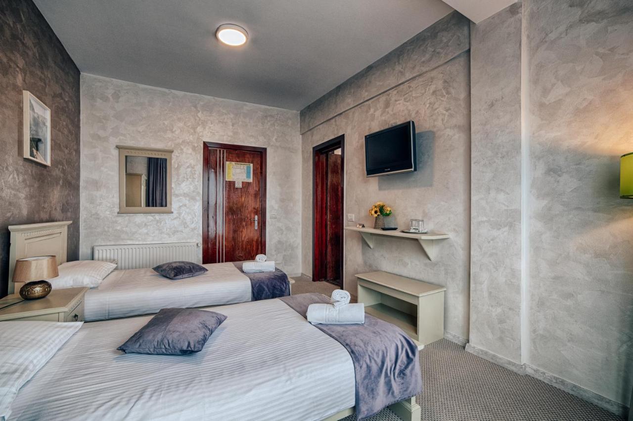 Casa Vatra Radauti Hostel Buitenkant foto