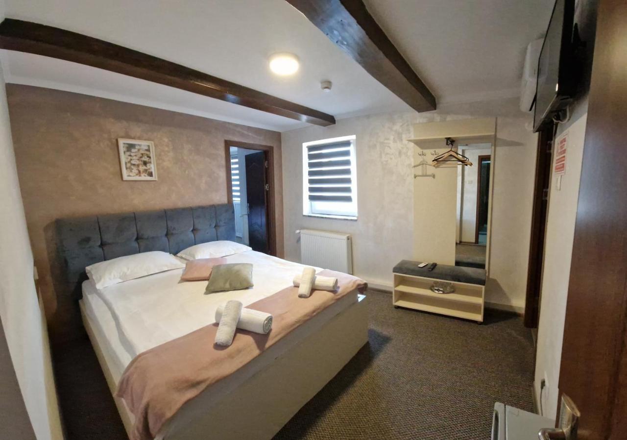 Casa Vatra Radauti Hostel Buitenkant foto