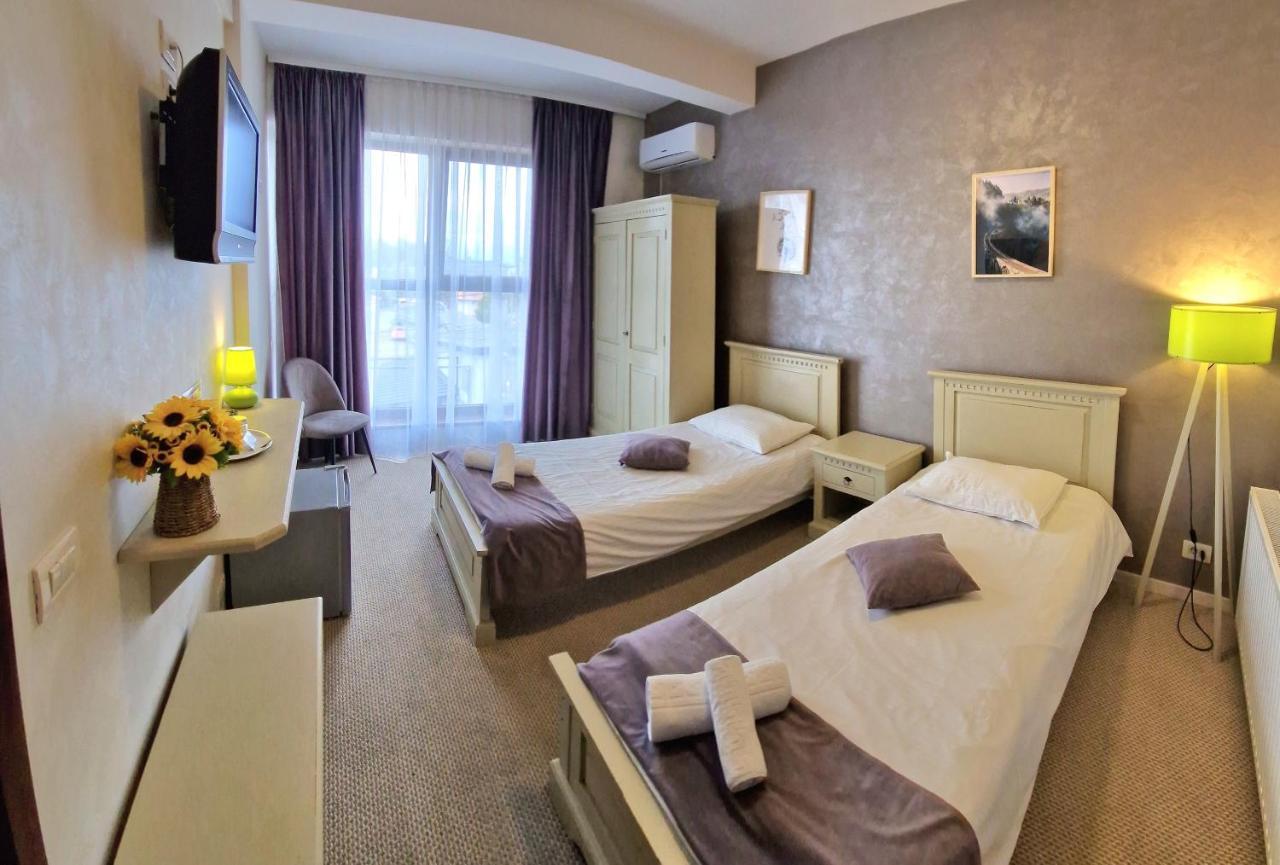 Casa Vatra Radauti Hostel Buitenkant foto